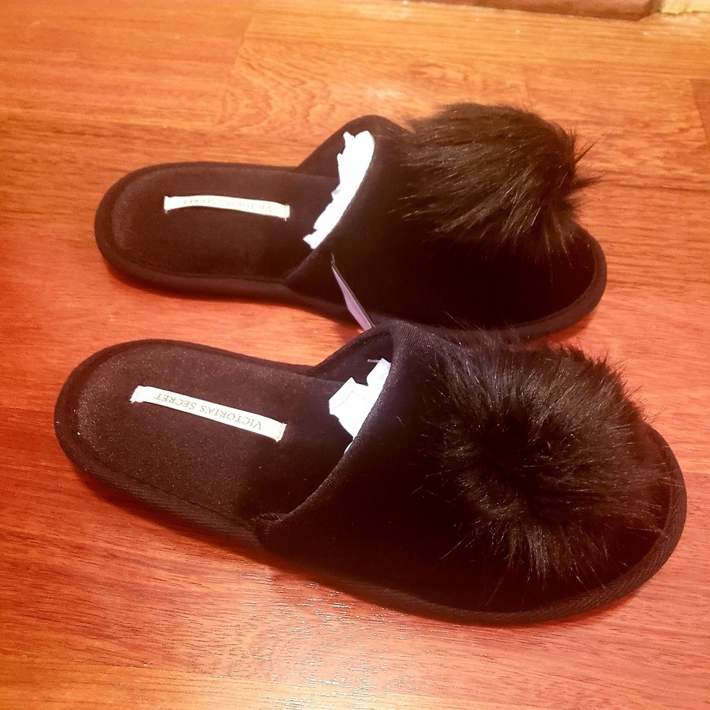 Nwt black victorias secret pompom slipper, small